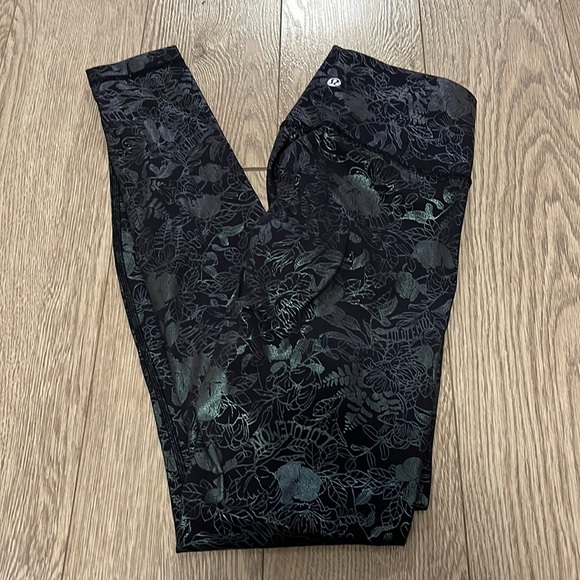 Lululemon Wunder Under high rise tight 28” size 4 - Picture 3 of 3